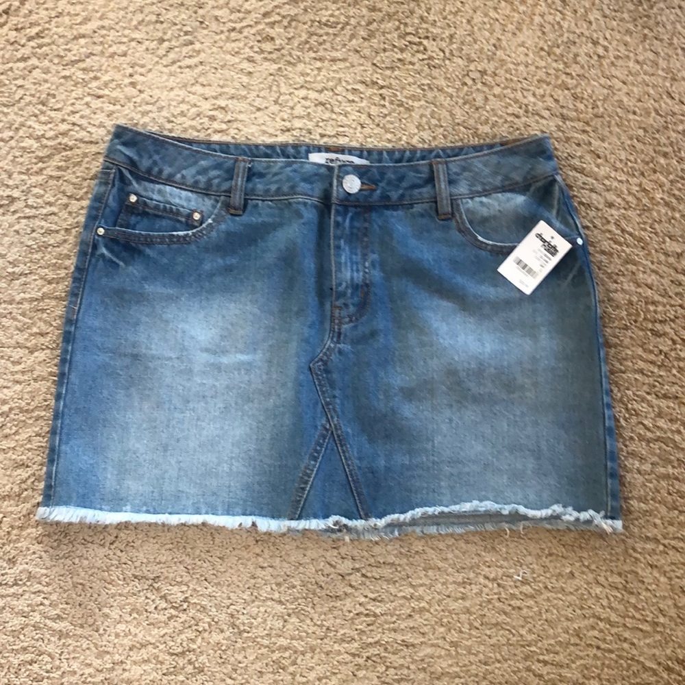 NWT Refuge/Charlotte Russe blue denim miniskirt. L